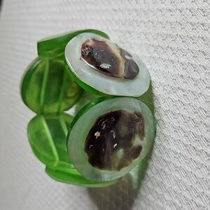 GREEN STRETCH BRACLET